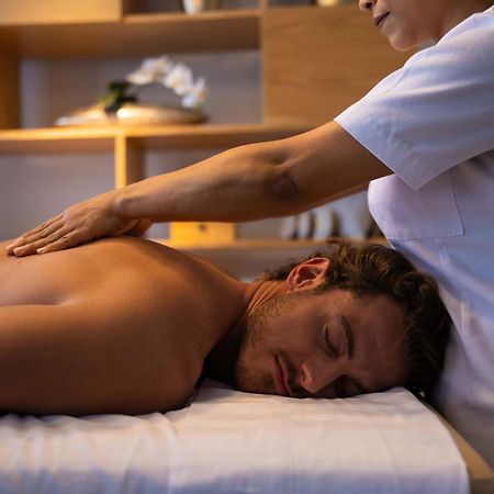 Hotel Galeria Plaza Monterrey Esterno foto Massage