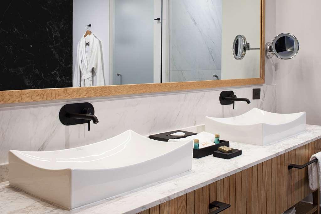 Hotel Galeria Plaza Monterrey Esterno foto Bathroom