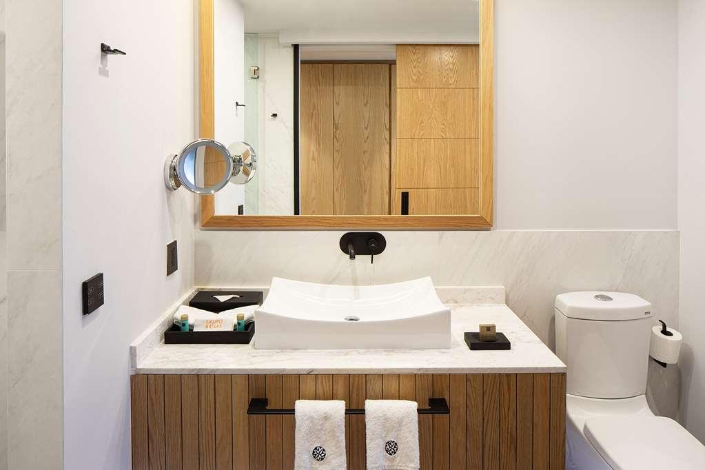 Hotel Galeria Plaza Monterrey Esterno foto Bathroom