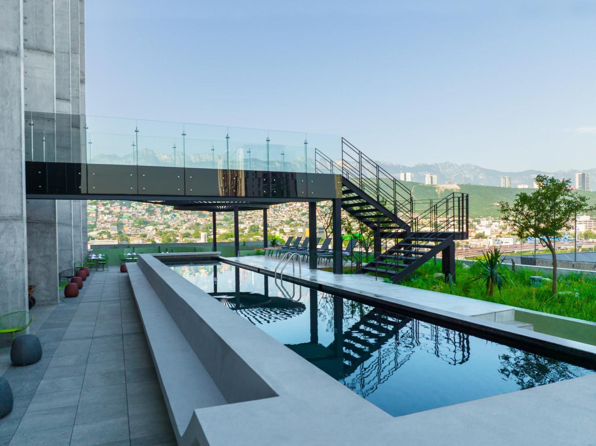 Hotel Galeria Plaza Monterrey Esterno foto Skyline Residences